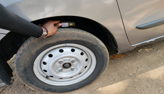 2012 Maruti Wagon R 1.0 LXI, Petrol, Manual, 1,02,942 km, tyre