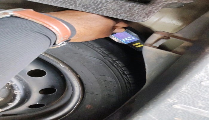 2012 Maruti Wagon R 1.0 LXI, Petrol, Manual, 1,02,942 km, tyre