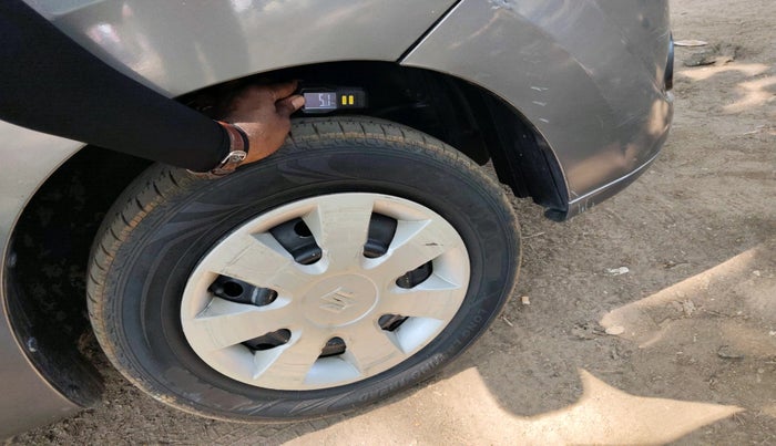 2012 Maruti Wagon R 1.0 LXI, Petrol, Manual, 1,02,942 km, tyre