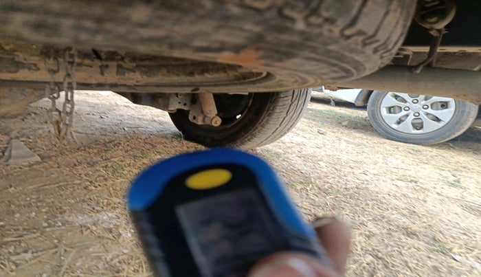 2015 Toyota Innova 2.5 GX 7 STR, Diesel, Manual, 1,57,784 km, tyre