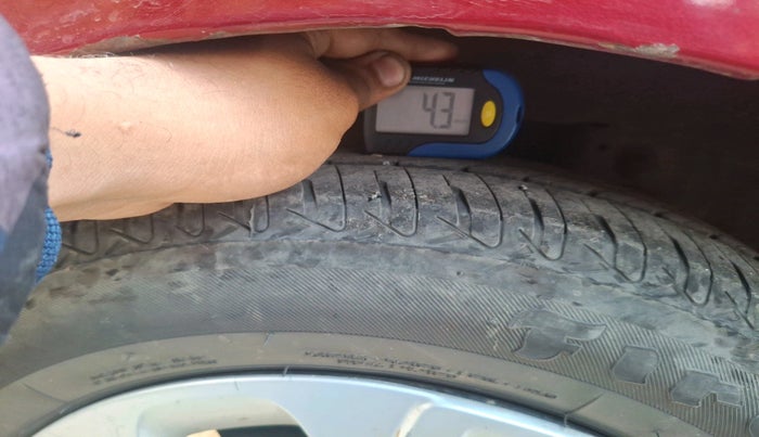 2017 Hyundai Eon SPORTZ, Petrol, Manual, 52,541 km, tyre