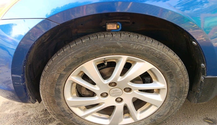 2013 Maruti Swift ZXI, Petrol, Manual, 74,482 km, tyre