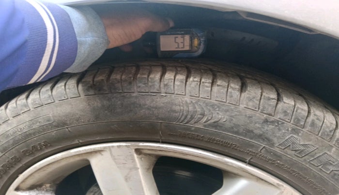 2011 Volkswagen Vento COMFORTLINE 1.6, Petrol, Manual, 36,582 km, tyre