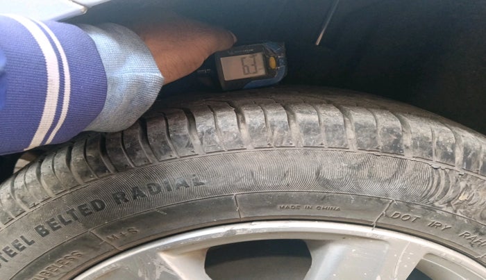 2011 Volkswagen Vento COMFORTLINE 1.6, Petrol, Manual, 36,582 km, tyre