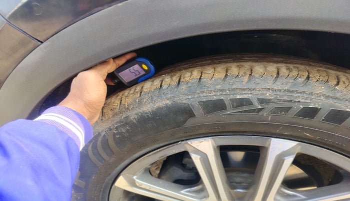 2022 Mahindra XUV700 AX 7 LUXURY D MT 7 STR, Diesel, Manual, 78,424 km, tyre