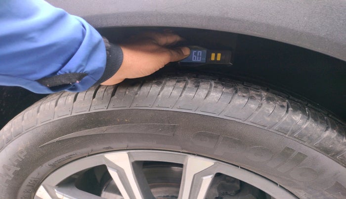 2021 Mahindra XUV700 AX 3 P MT 5 STR, Petrol, Manual, 15,745 km, tyre