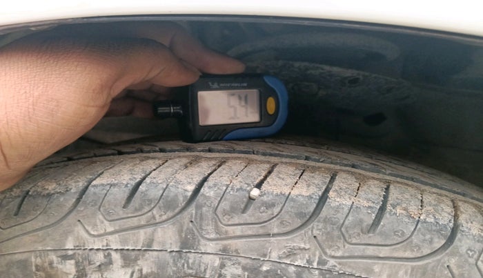 2013 Honda Brio E MT, Petrol, Manual, 94,001 km, tyre