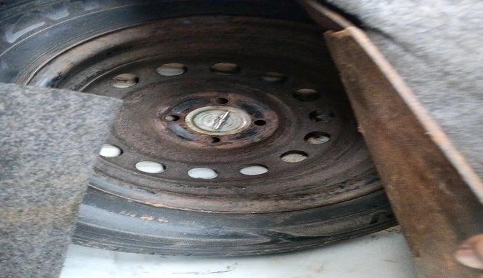 2013 Honda Brio E MT, Petrol, Manual, 94,001 km, tyre