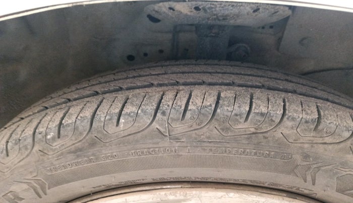 2013 Honda Brio E MT, Petrol, Manual, 94,001 km, tyre