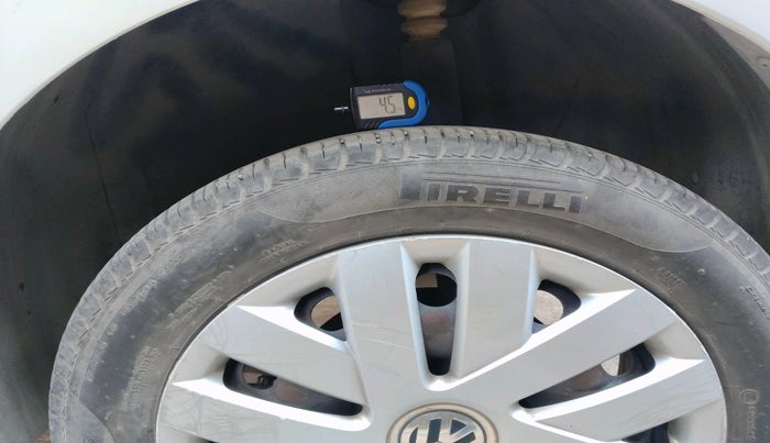 2014 Volkswagen Polo COMFORTLINE 1.2L, Petrol, Manual, 85,034 km, tyre