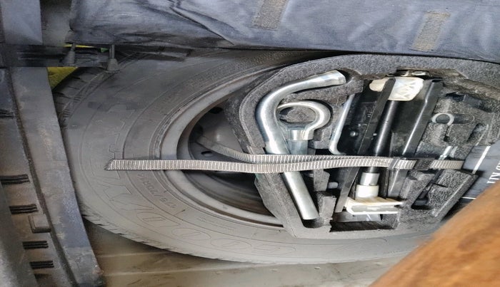 2014 Volkswagen Polo COMFORTLINE 1.2L, Petrol, Manual, 85,034 km, tyre