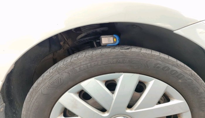 2014 Volkswagen Polo COMFORTLINE 1.2L, Petrol, Manual, 85,034 km, tyre