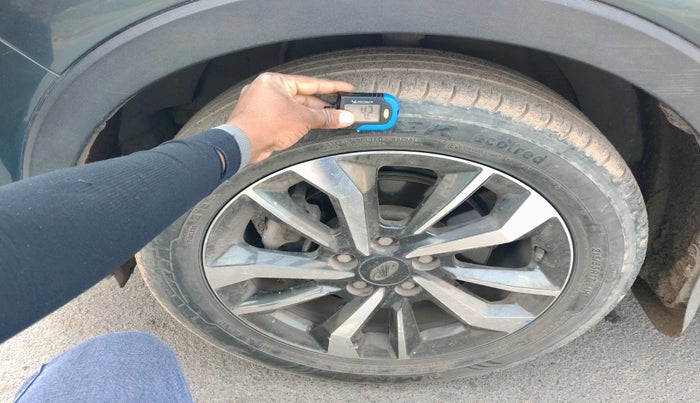 2022 Mahindra XUV300 W8 (O) 1.2 PETROL, Petrol, Manual, 56,000 km, tyre