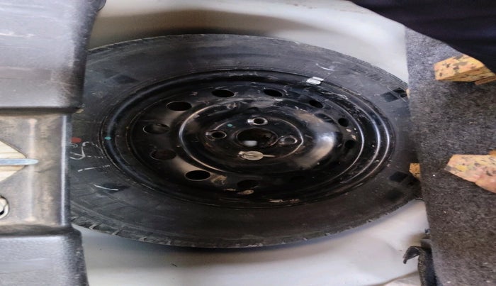 2015 Maruti Swift VXI, Petrol, Manual, 46,465 km, tyre