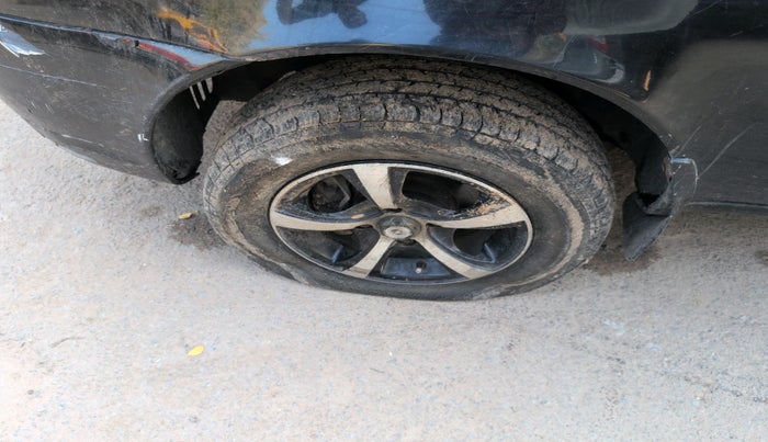 2010 Ford Ikon 1.4 DIESEL, Diesel, Manual, 1,78,557 km, tyre