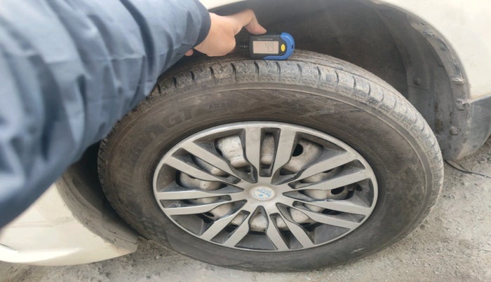 2018 Maruti Swift Dzire TOUR S-CNG, Petrol, Manual, 1,45,743 km, tyre