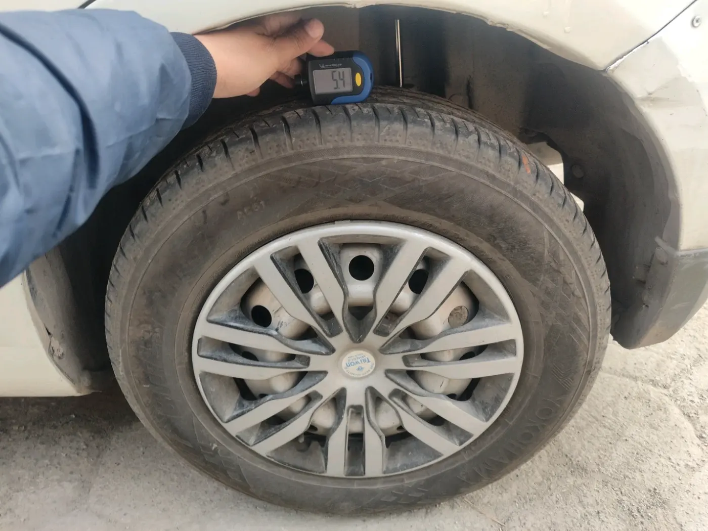 2018 Maruti Swift Dzire TOUR S-CNG, Petrol, Manual, 1,45,743 km, tyre