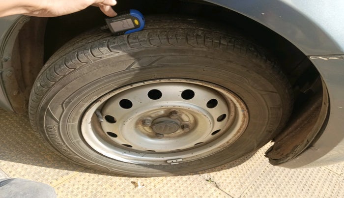 2011 Maruti Swift Dzire LXI, Petrol, Manual, 2,24,714 km, tyre