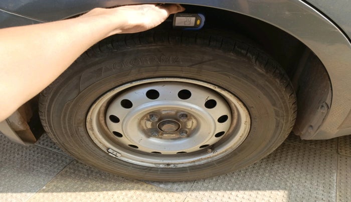 2011 Maruti Swift Dzire LXI, Petrol, Manual, 2,24,714 km, tyre