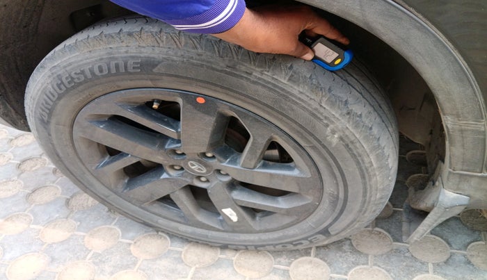 2022 Tata Safari XTA PLUS DARK EDITION, Diesel, Automatic, 72,645 km, tyre