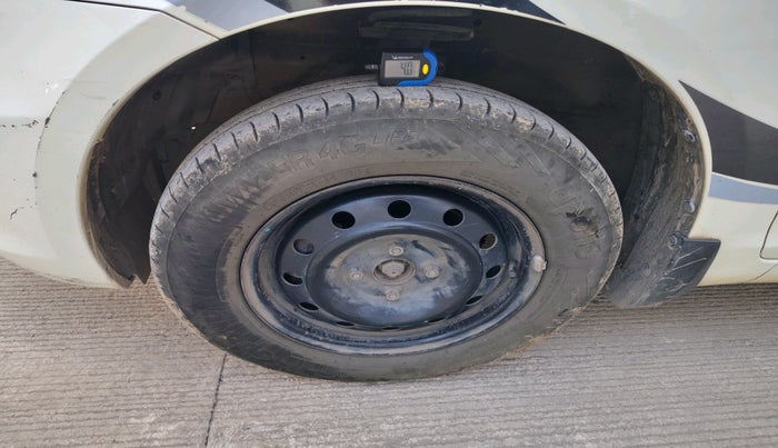 2015 Maruti Swift VXI, Petrol, Manual, 43,168 km, tyre