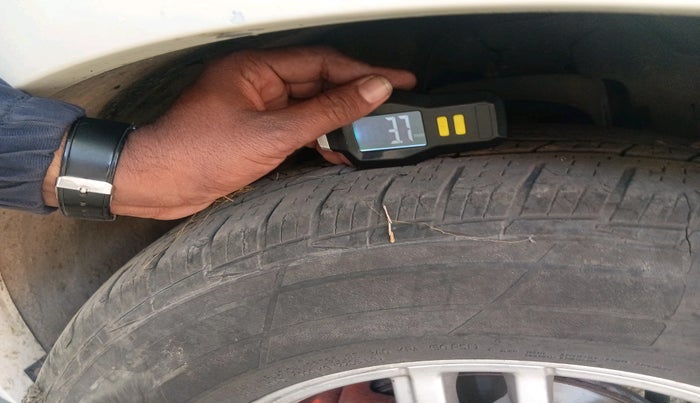 2017 Mahindra Scorpio S6 PLUS, Diesel, Manual, 1,00,000 km, tyre