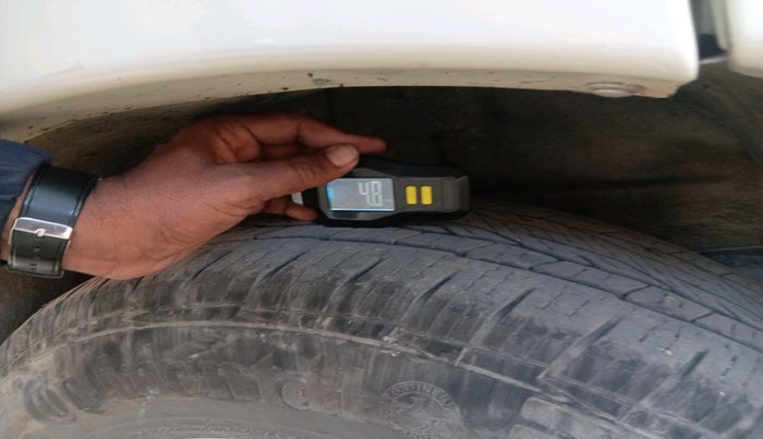 2017 Mahindra Scorpio S6 PLUS, Diesel, Manual, 1,00,000 km, tyre