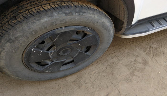 2019 Mahindra XUV500 W7, Diesel, Manual, 1,08,716 km, tyre