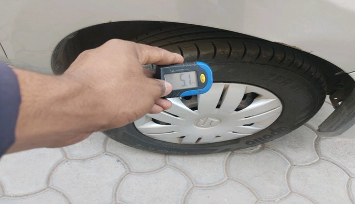 2013 Maruti Alto 800 LXI, Petrol, Manual, 61,572 km, tyre