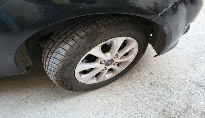 2012 Ford Figo TITANIUM 1.4 DIESEL, Diesel, Manual, 1,01,101 km, tyre