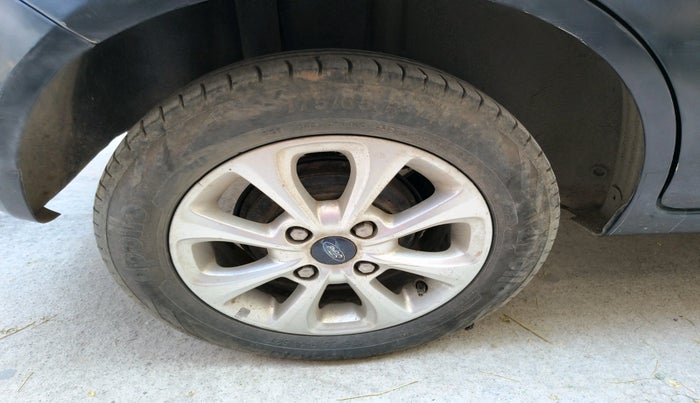 2012 Ford Figo TITANIUM 1.4 DIESEL, Diesel, Manual, 1,01,101 km, tyre