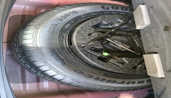 2016 Hyundai Creta SX PLUS 1.6 PETROL, Petrol, Manual, 95,211 km, tyre