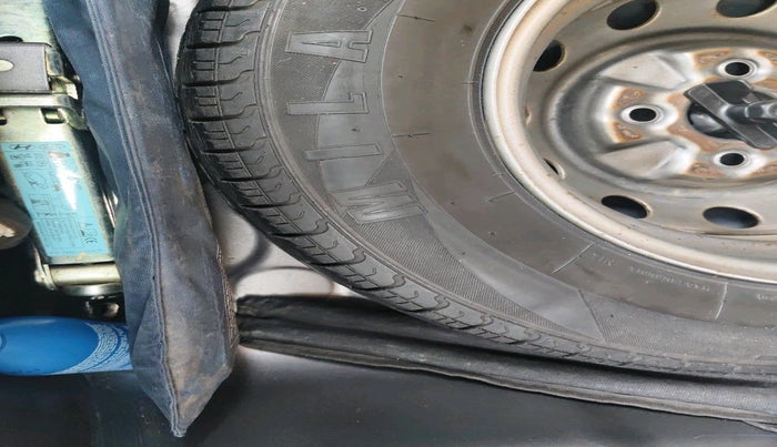 2015 Hyundai Eon ERA +, Petrol, Manual, 29,589 km, tyre