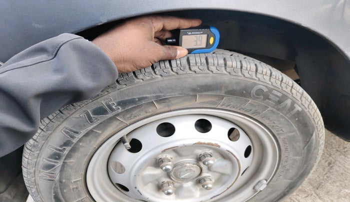 2015 Hyundai Eon ERA +, Petrol, Manual, 29,589 km, tyre