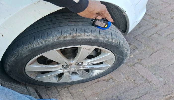 2011 Hyundai Verna FLUIDIC 1.6 VTVT SX, Petrol, Manual, 1,45,651 km, tyre