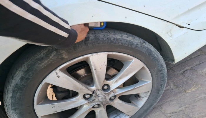 2011 Hyundai Verna FLUIDIC 1.6 VTVT SX, Petrol, Manual, 1,45,651 km, tyre