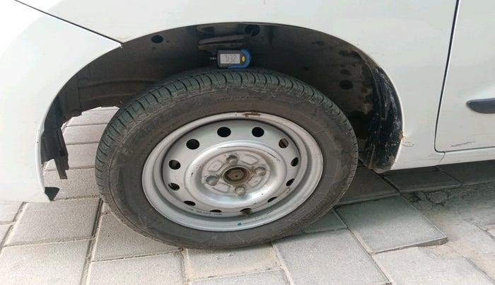 2017 Maruti Wagon R 1.0 LXI, Petrol, Manual, 1,09,305 km, tyre