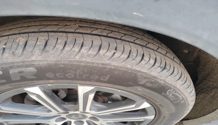 2021 Mahindra XUV700 AX 7 P MT 7 STR, Petrol, Manual, 70,599 km, tyre