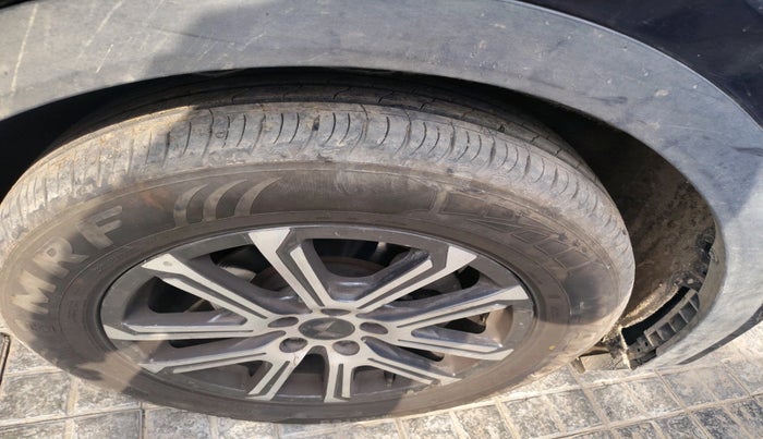 2021 Mahindra XUV700 AX 7 P MT 7 STR, Petrol, Manual, 70,599 km, tyre