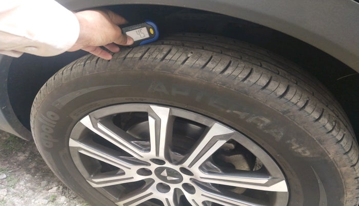 2024 Mahindra XUV700 AX 7 D MT 7 STR, Diesel, Manual, 16,363 km, tyre