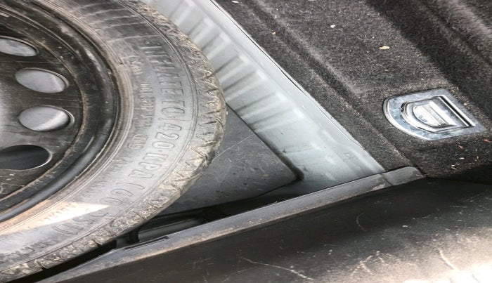 2015 Audi A4 35 TFSI PREMIUM, Petrol, Automatic, 1,01,660 km, tyre