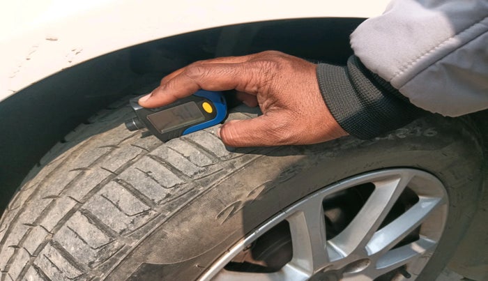 2015 Audi A4 35 TFSI PREMIUM, Petrol, Automatic, 1,01,660 km, tyre