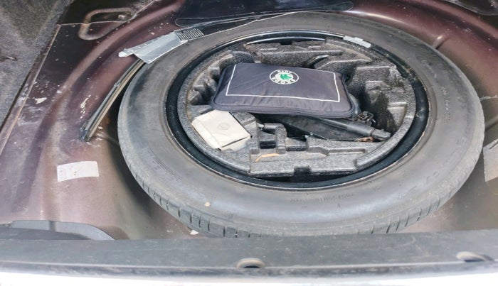 2012 Skoda Superb ELEGANCE 2.0 TDI CR AT, Diesel, Automatic, 84,197 km, tyre