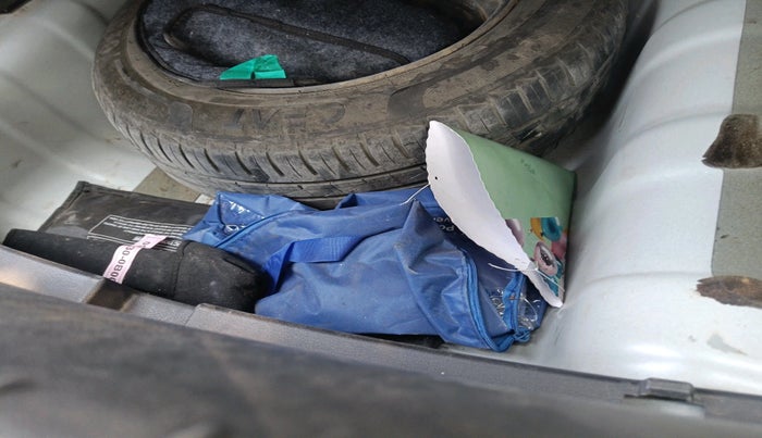 2022 Hyundai AURA S 1.2 CNG, Petrol, Manual, 72,343 km, tyre