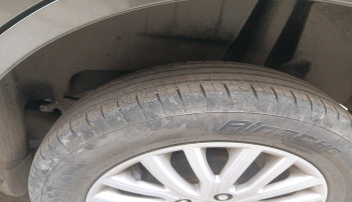 2022 Maruti Dzire ZXI CNG, Petrol, Manual, 51,375 km, tyre