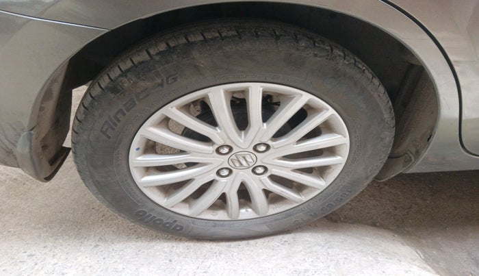 2022 Maruti Dzire ZXI CNG, Petrol, Manual, 51,375 km, tyre