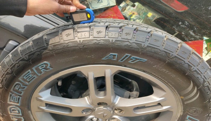 2023 Mahindra Thar LX P 2WD AT HT, Petrol, Automatic, 26,428 km, tyre