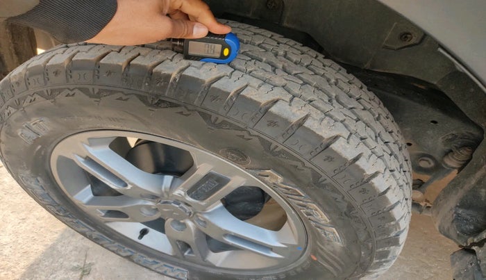 2023 Mahindra Thar LX P 2WD AT HT, Petrol, Automatic, 26,428 km, tyre