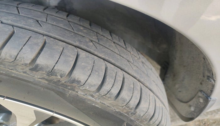 2014 Hyundai Xcent SX 1.2 (O), Petrol, Manual, 75,578 km, tyre