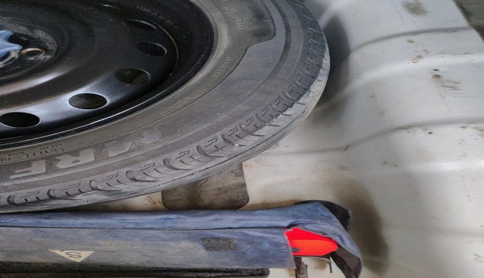 2014 Hyundai Xcent SX 1.2 (O), Petrol, Manual, 75,578 km, tyre